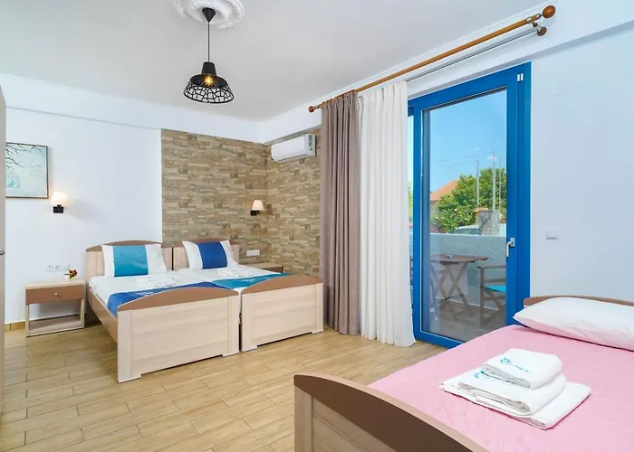 Mikres Kyklades * Skala Potamia