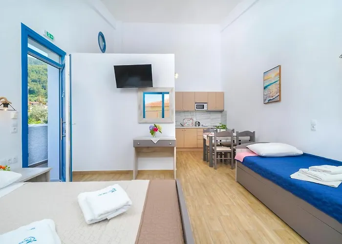 Mikres Kyklades * Skala Potamia