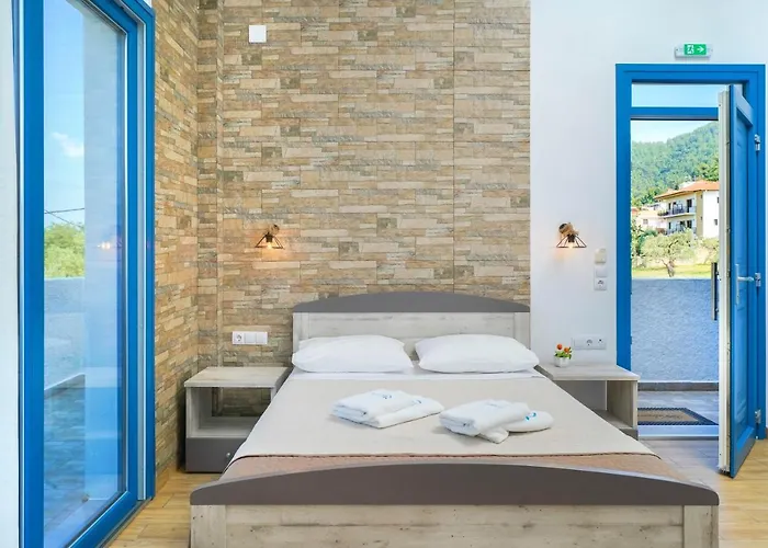 Mikres Kyklades Skala Potamia